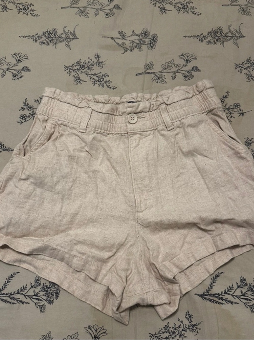 Hollister High-Waist Paperbag Linen-Blend Shorts in Light Beige